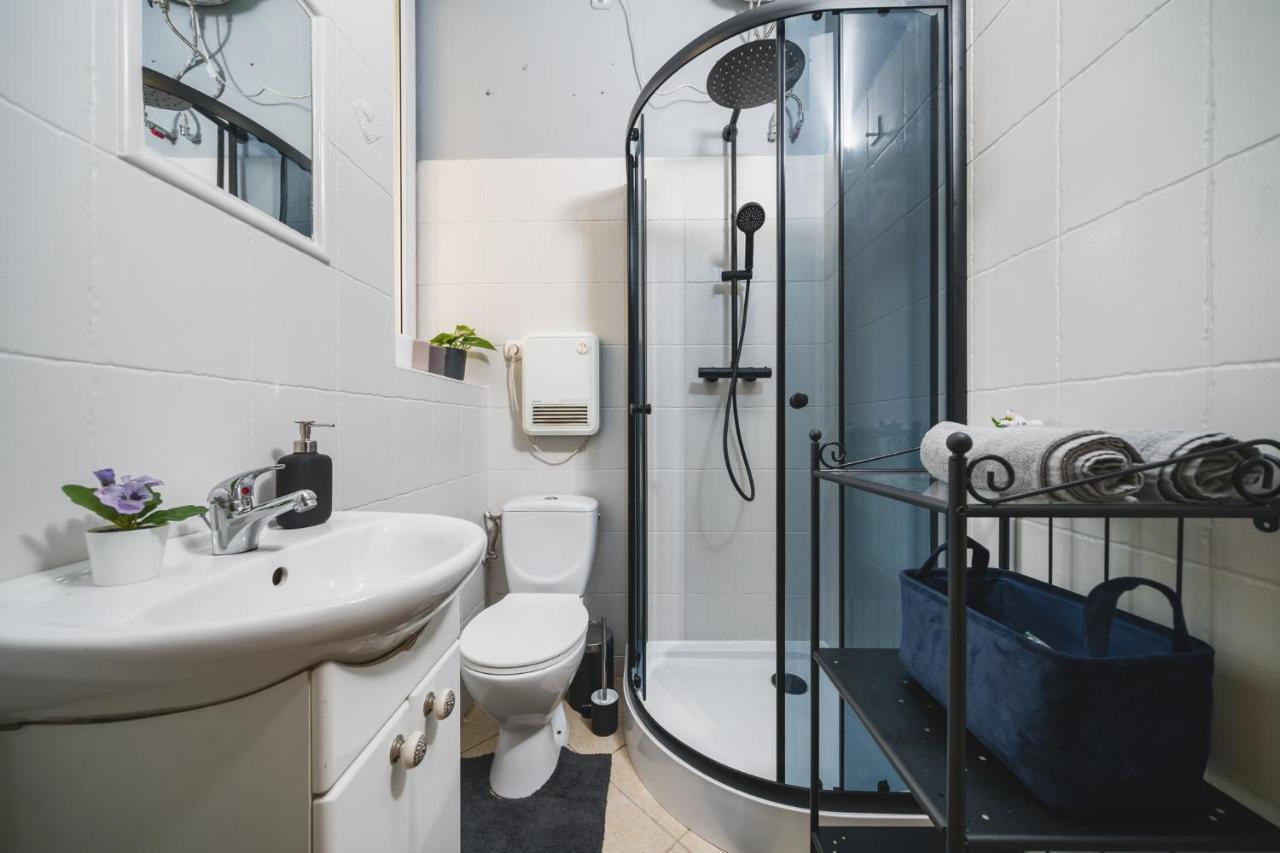 2 Bedroom Apartment Next To The Main Railway Station - By Upstairs Krakow Ngoại thất bức ảnh